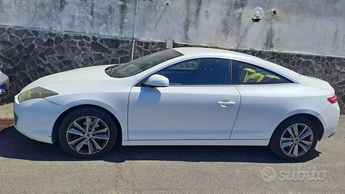 Usata Renault Laguna Coupé 205 CV (150 kW) 2015 Bianco Coupé