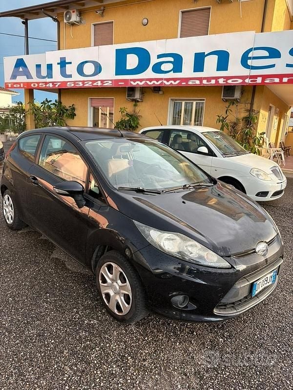 Nero Usata 2009 Ford Fiesta Due volumi | 1900 € (Super prezzo) - Immagine 1/4