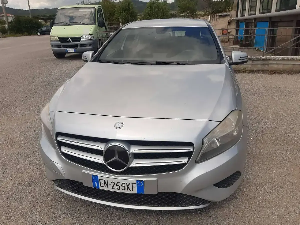 Usata Mercedes A180 109 CV (80 kW) 2013 Argento Utilitaria