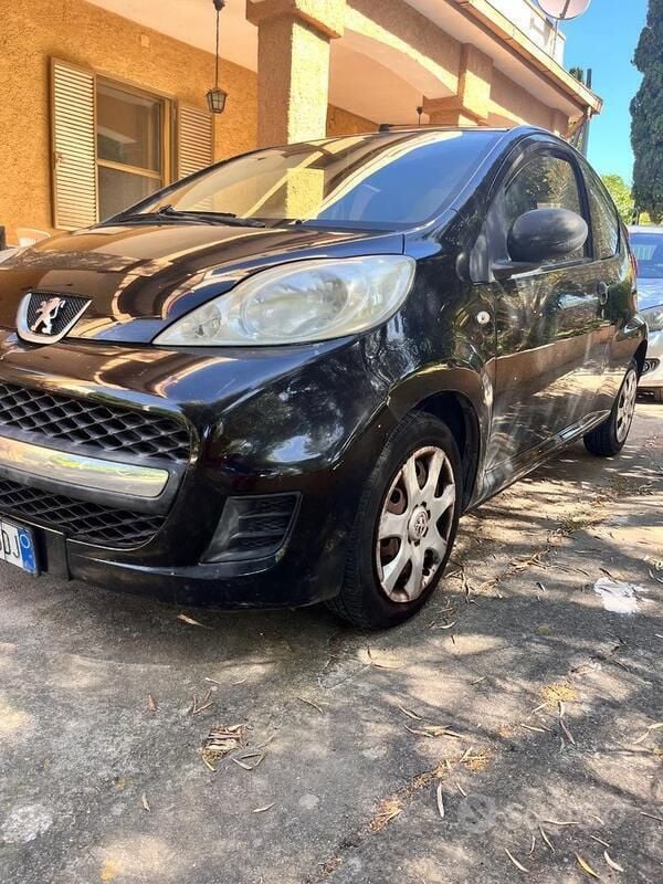 Käytetty Peugeot 107 68 HP (50 kW) 2009 Musta Viistoperä