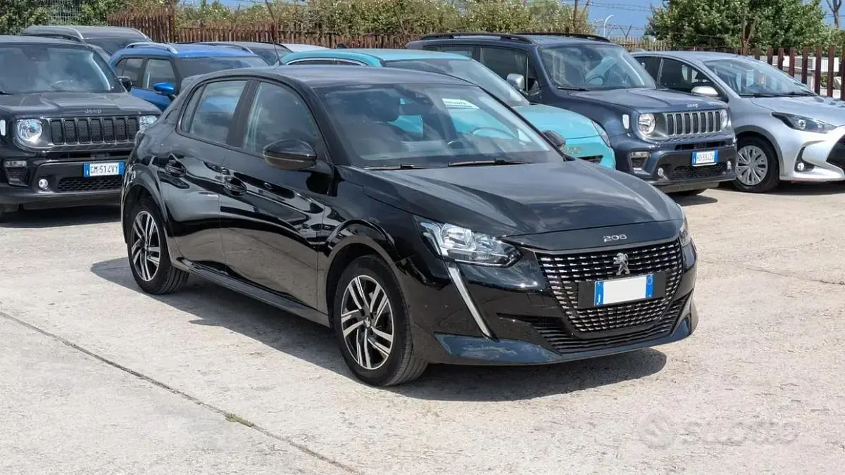 Usata Peugeot 208 101 CV (74 kW) 2023 Nero Utilitaria