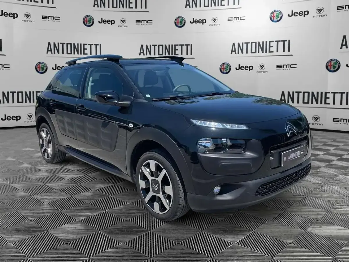 Usata Citroën C4 Shine 99 CV (72 kW) 2017 Nero SUV