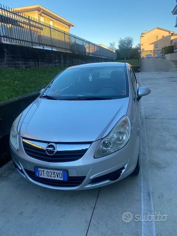 Usata Opel Corsa 54 CV (39 kW) 2009 Grigio Utilitaria