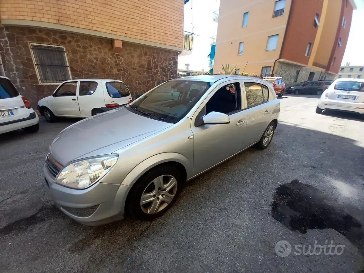 Usata Opel Astra 110 CV (80 kW) 2009 Giallo Berlina