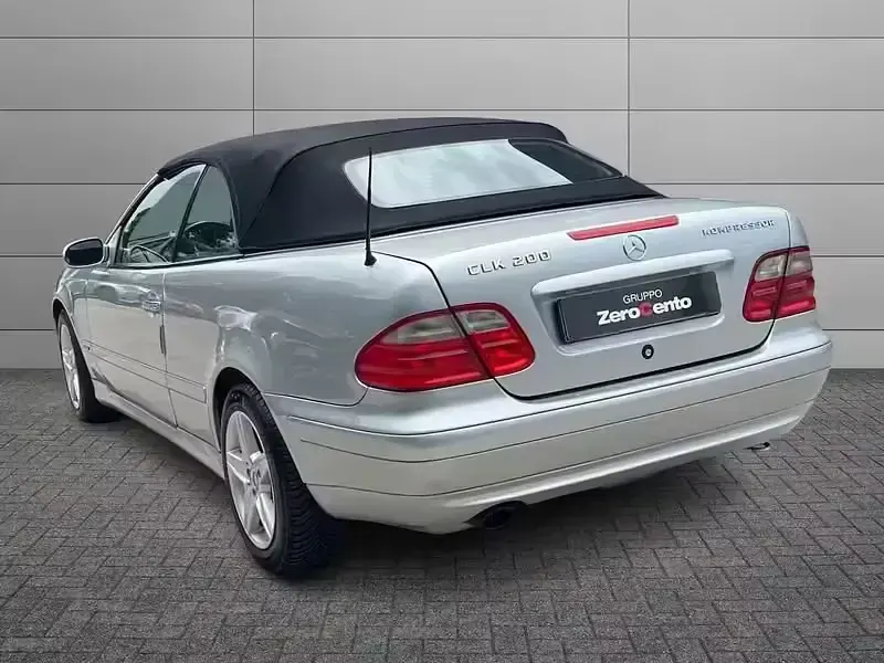 Usata Mercedes CLK200 Elegance 163 CV (119 kW) 2001 Argento Cabrio