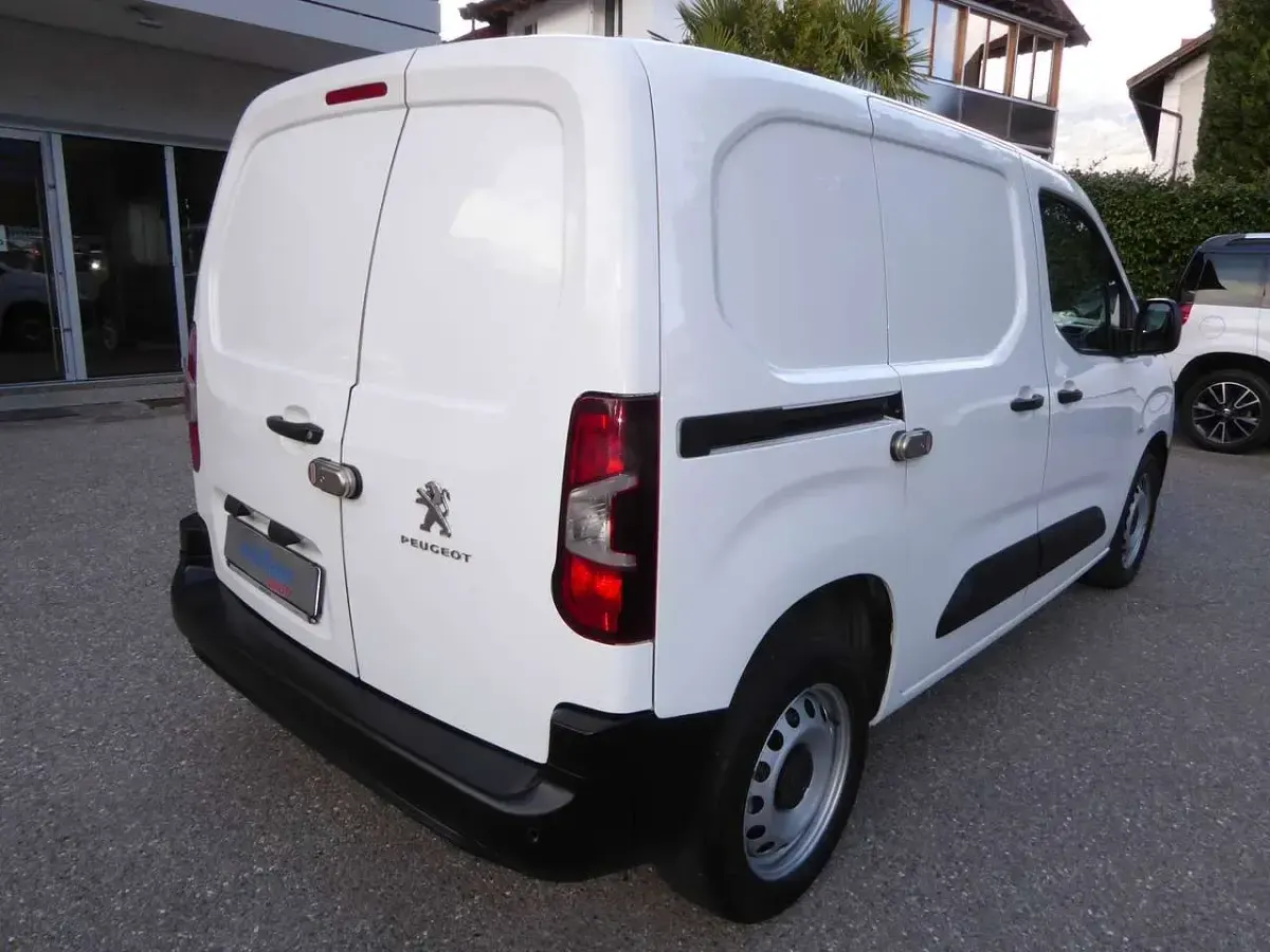 Usata Peugeot Partner 102 CV (75 kW) 2021 Bianco Monovolume