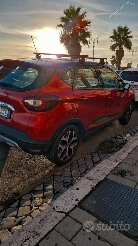 Usata Renault Captur 95 CV (69 kW) 2018 Rosso SUV