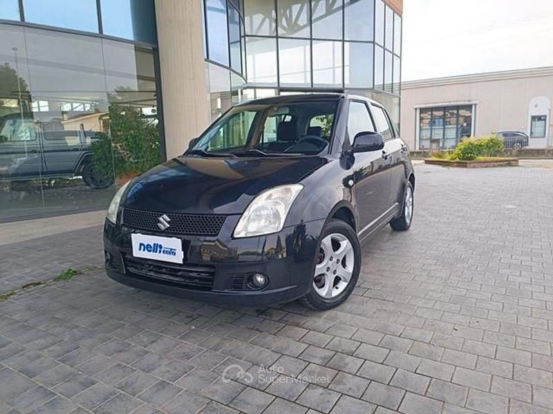 Nero Usata 2007 Suzuki Swift GL Tre volumi | 3900 € (Cara) - Immagine 1/4