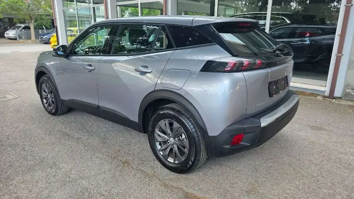 Usata Peugeot 2008 Premium 102 CV (75 kW) 2022 Grigio artense SUV