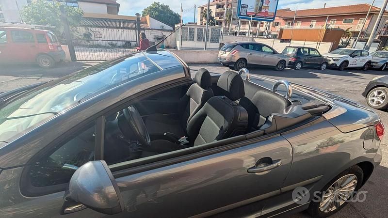 Usata Peugeot 207 CC 110 CV (80 kW) 2007 Grigio Cabrio