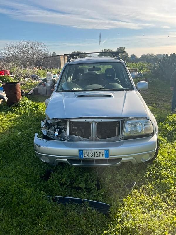 Grigio Usata 2003 Suzuki Vitara Station wagon | 1500 € - Immagine 1/4