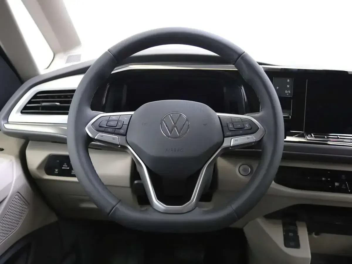 Usata VW Multivan 150 CV (110 kW) 2024 Deep black perlato Monovolume