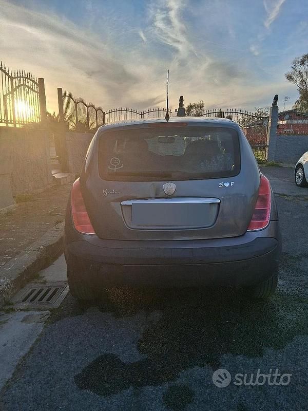 Usata Lancia Ypsilon 60 CV (44 kW) 2006 Grigio Utilitaria