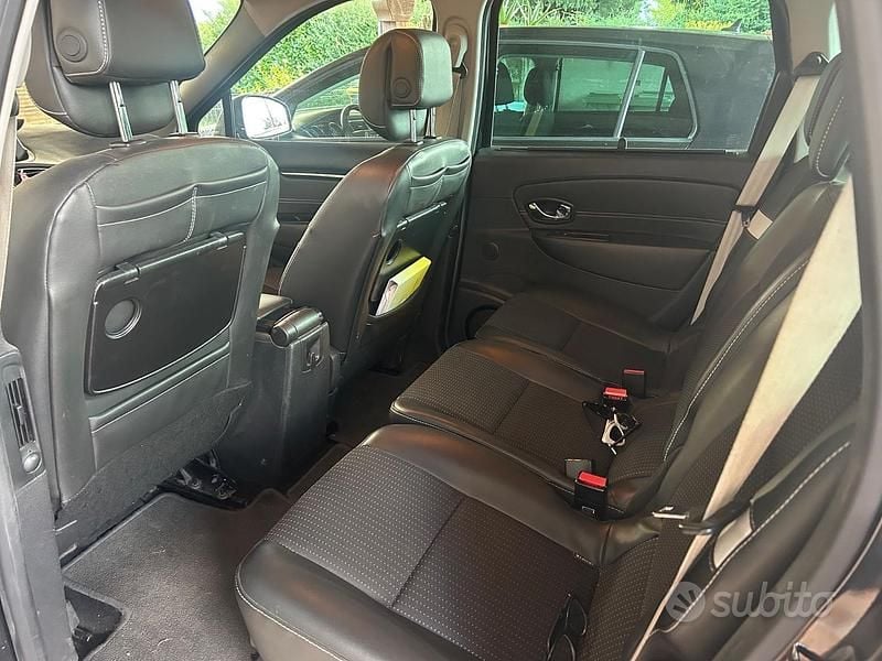 Usata Renault Grand Scénic III 110 CV (80 kW) 2013 Nero Monovolume