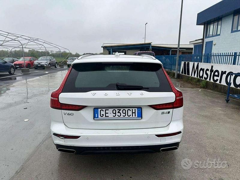 Usata Volvo V60 CC Business Edition 197 CV (144 kW) 2021 Bianco Station wagon