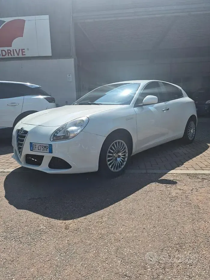 Usata Alfa Romeo Giulietta Distinctive 105 CV (77 kW) 2010 Bianco Utilitaria