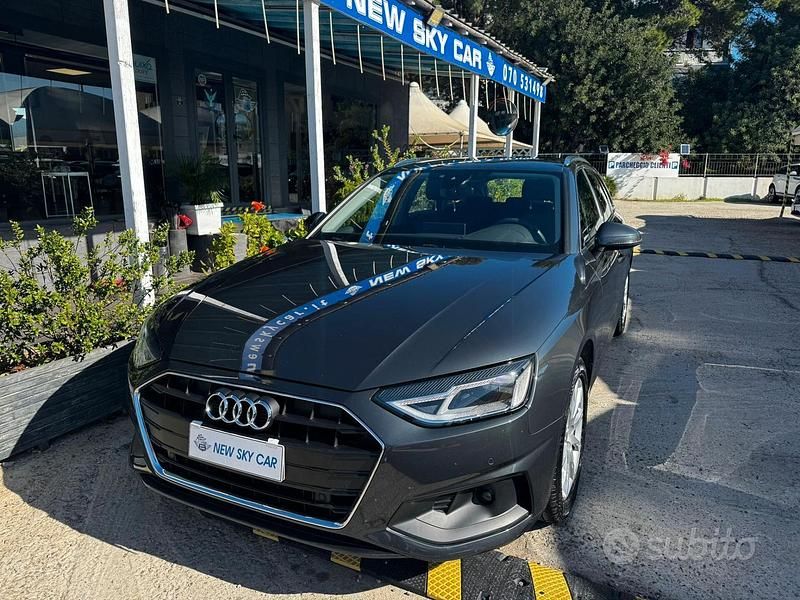 Grigio Usata 2022 Audi A4 Business Tre volumi | 23.900 € (Buon prezzo) - Immagine 1/4