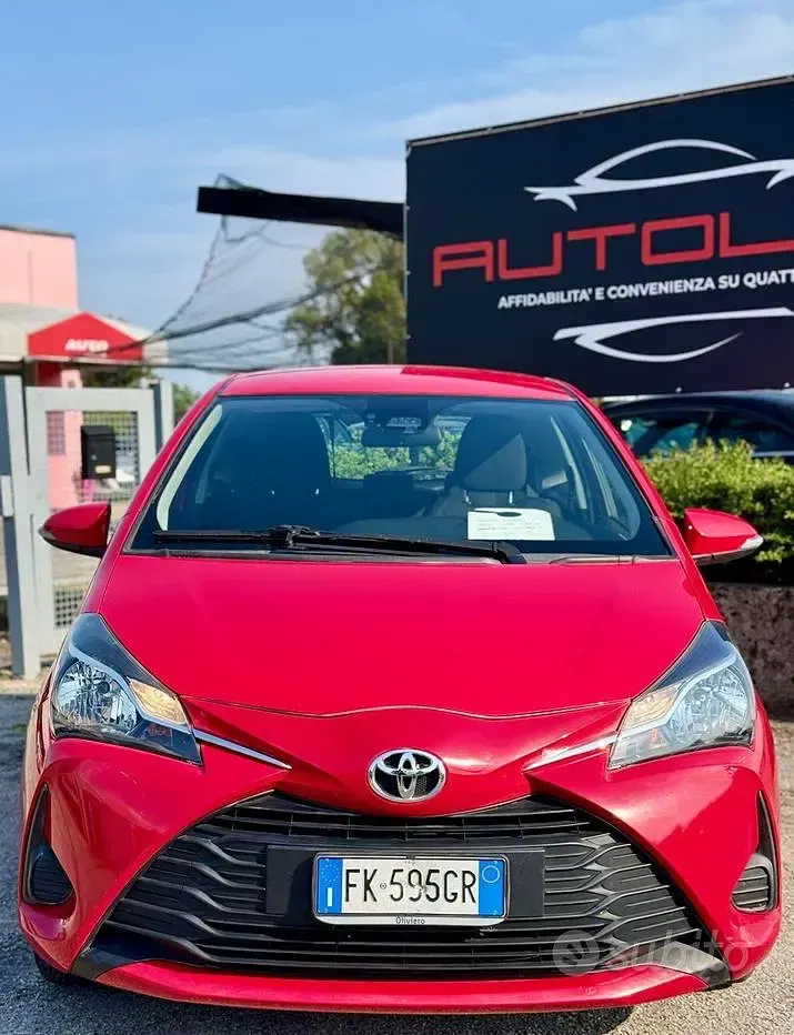 Usata Toyota Yaris Active 69 CV (50 kW) 2017 Rosso Utilitaria