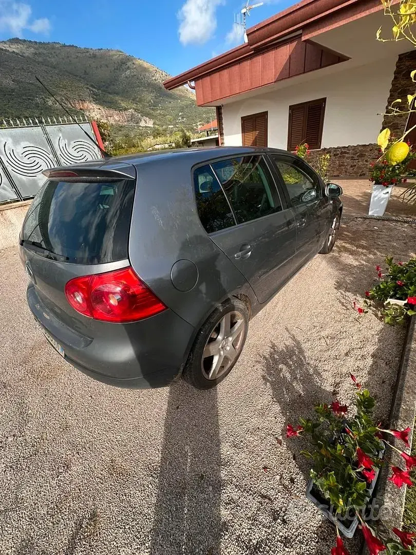 Usado VW Golf V 105 CV (77 kW) 2008 Gris Utilitario
