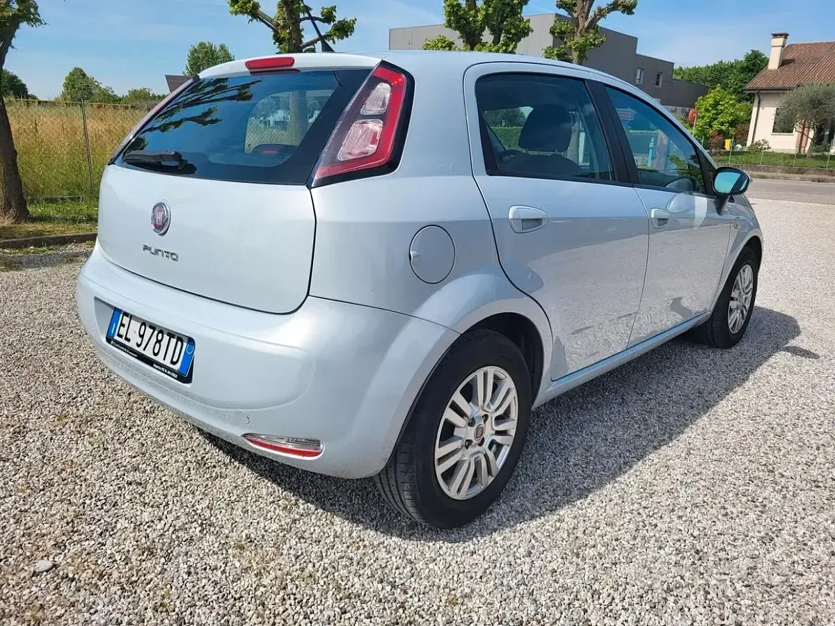 Usata Fiat Grande Punto Lounge 77 CV (56 kW) 2012 Grigio Utilitaria