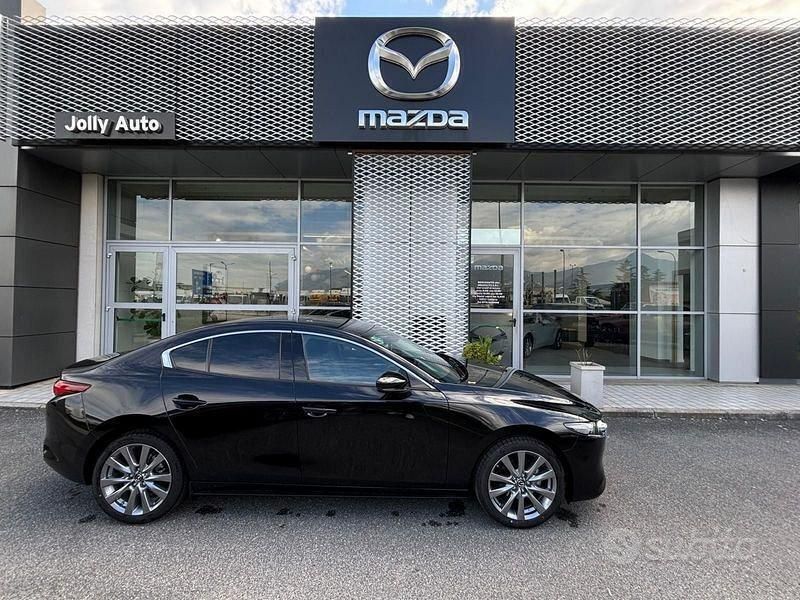 Nero Nuova 2025 Mazda 3 Tre volumi | 30.900 € (Cara) - Immagine 1/4
