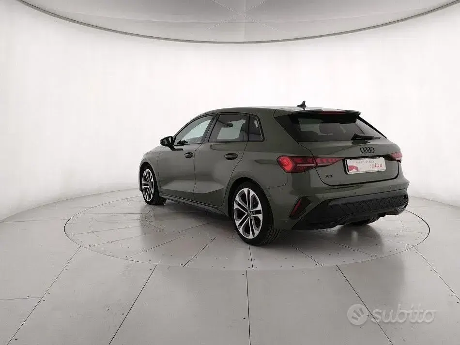 Usata Audi A3 S-Line 150 CV (110 kW) 2025 Verde district metallizzato Berlina