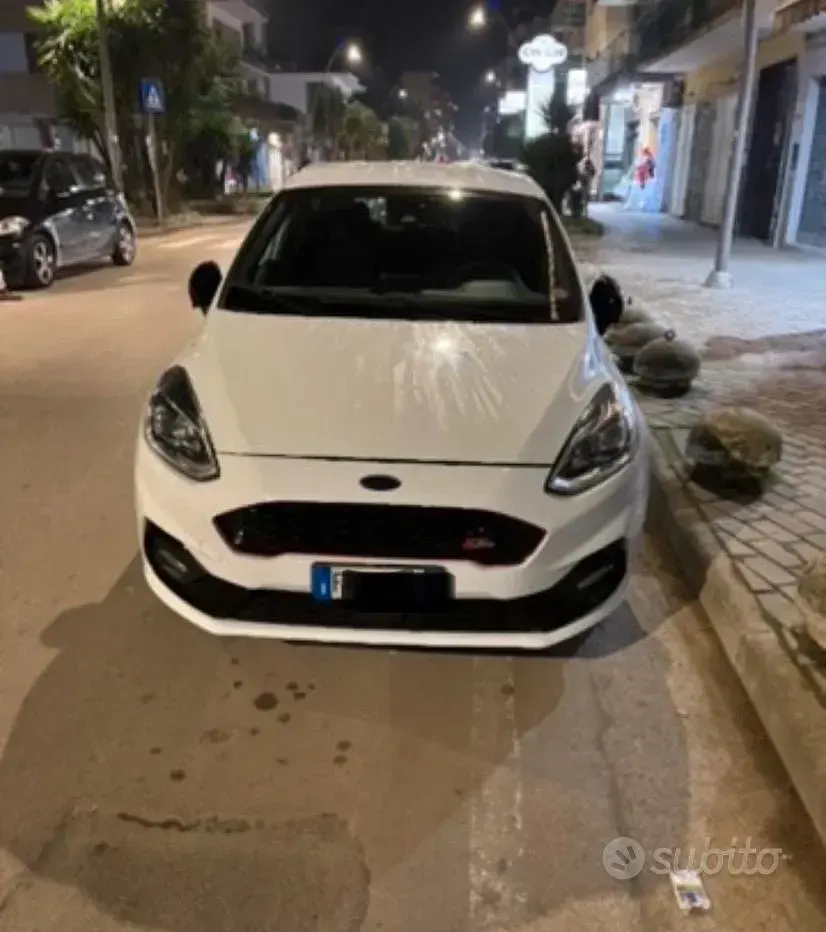 Usata Ford Fiesta ST-Line 86 CV (63 kW) 2018 Bianco Utilitaria