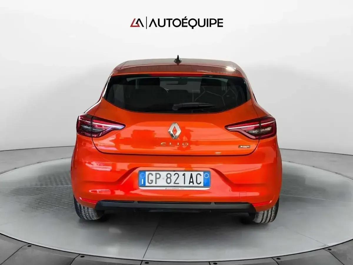 Usata Renault Clio V Evolution 145 CV (106 kW) 2023 Arancione Berlina