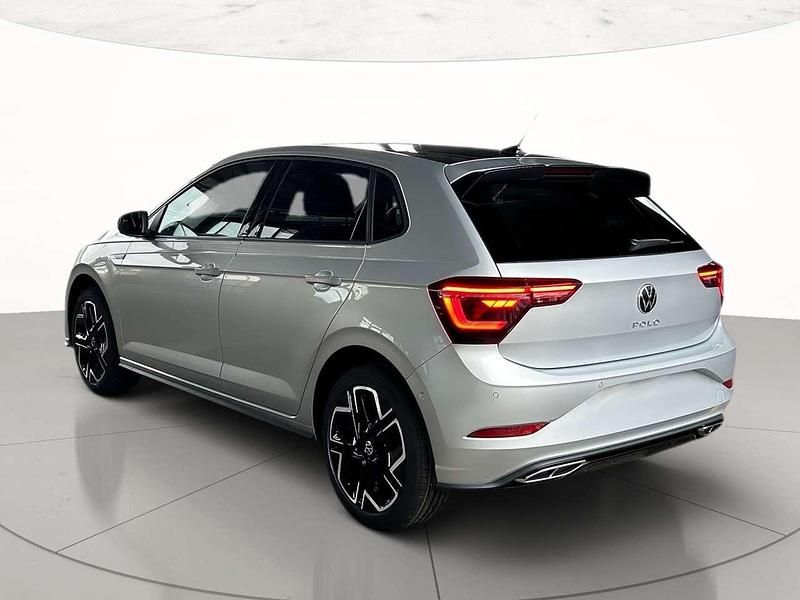 Nuova VW Polo R-line 95 CV (69 kW) 2026 Reflex silver metallizzato ner Utilitaria