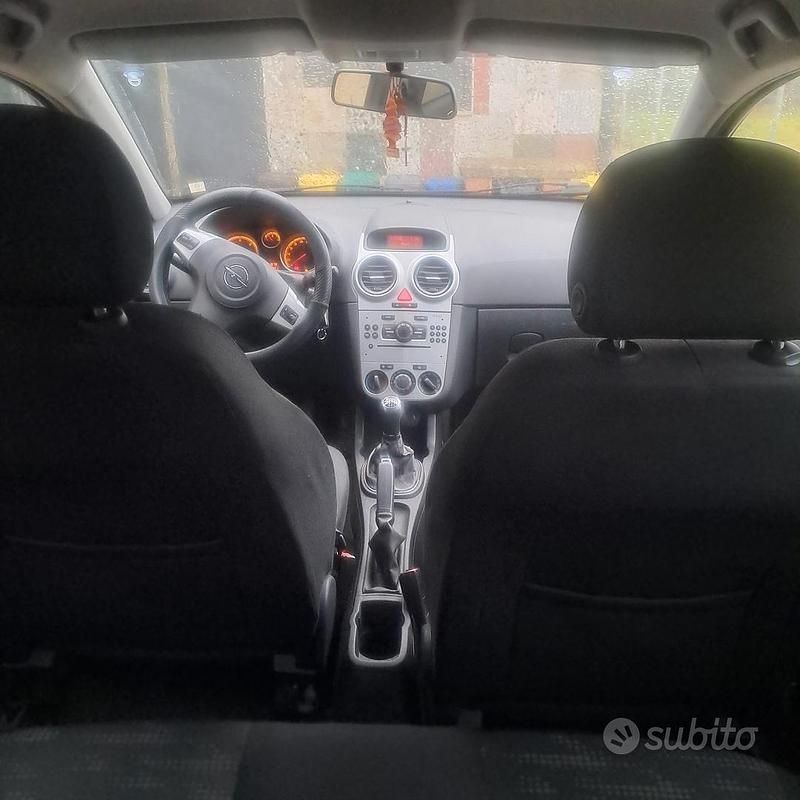 Usata Opel Corsa 90 CV (66 kW) 2012 Nero Berlina