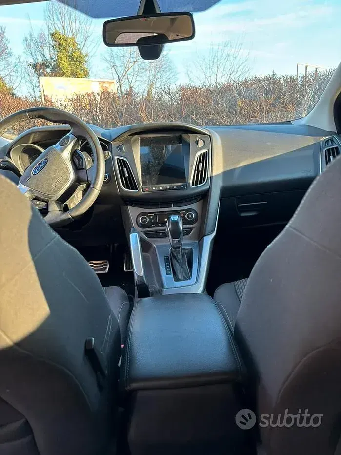 Usata Ford Focus Individual 163 CV (119 kW) 2012 Grigio Station wagon