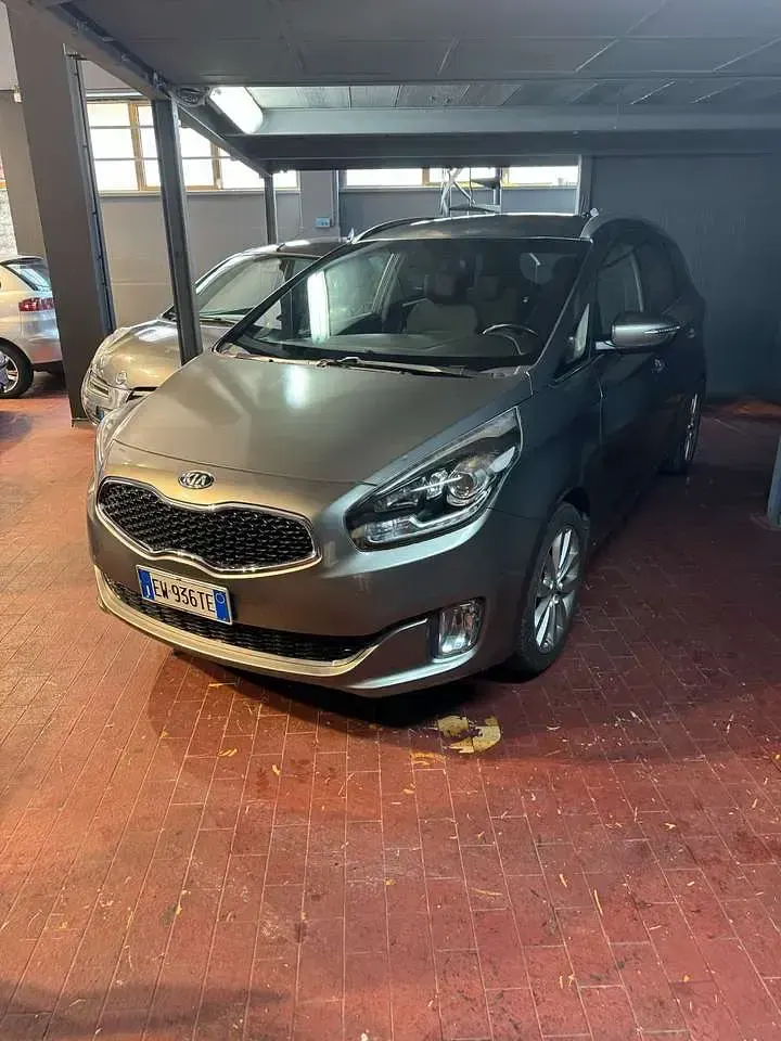 Usata Kia Carens Attract 135 CV (99 kW) 2014 Bronzo Monovolume