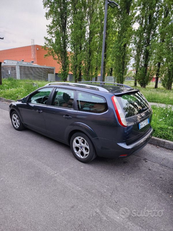 Usata Ford Focus 109 CV (80 kW) 2011 Blu Station wagon