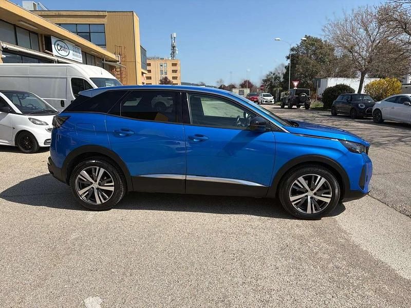 Usata Peugeot 3008 Allure 131 CV (96 kW) 2022 Blu/azzurro SUV