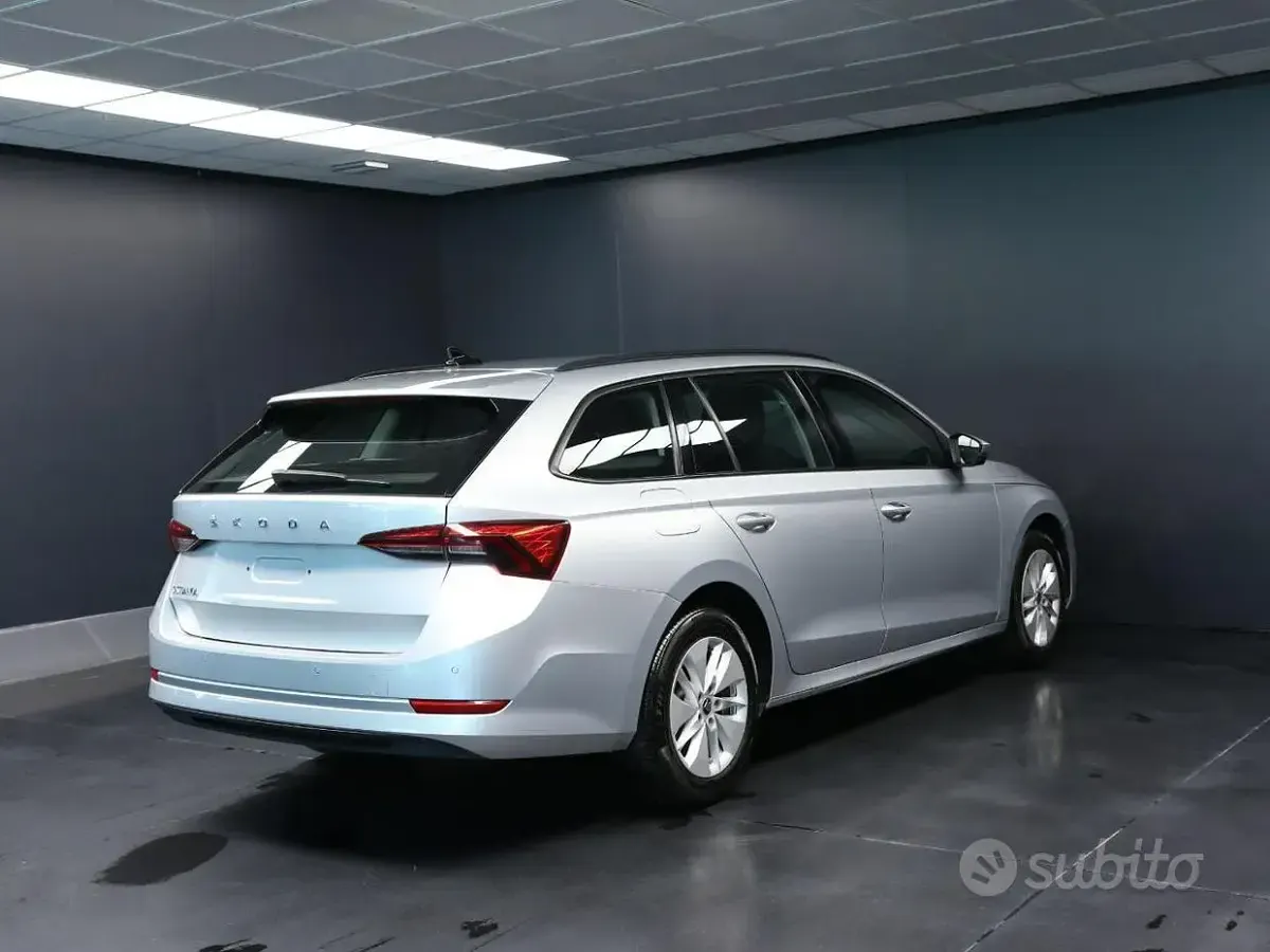 Usata Skoda Octavia Executive 116 CV (85 kW) 2024 Grigio Station wagon