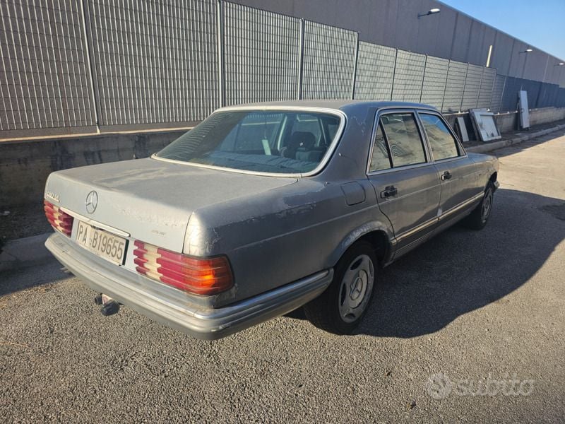 Usata Mercedes 280 SE 156 CV (114 kW) 1984 Grigio Berlina