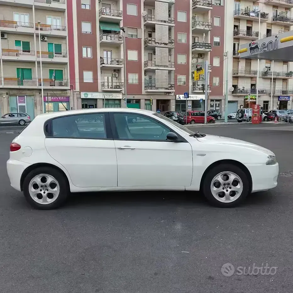 Usata Alfa Romeo 147 105 CV (77 kW) 2006 Bianco Utilitaria
