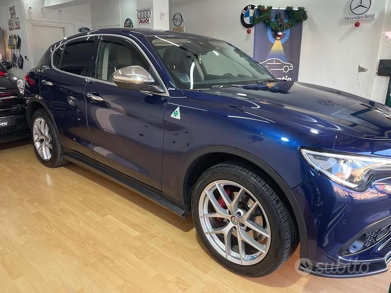 Usata Alfa Romeo Stelvio Executive 210 CV (154 kW) 2018 Blu SUV