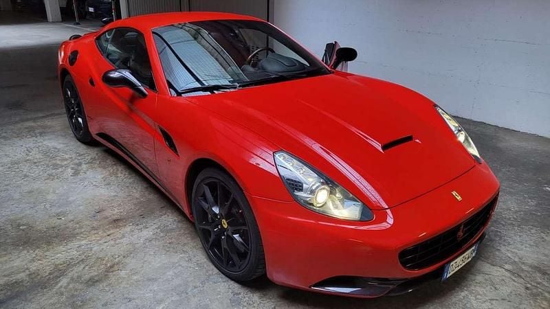 Rosso Usata 2010 Ferrari California Cabrio | 133.000 € (Buon prezzo) - Immagine 1/4