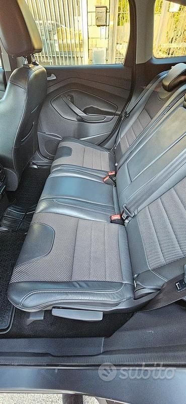 Usata Ford Kuga 163 CV (119 kW) 2015 Grigio SUV