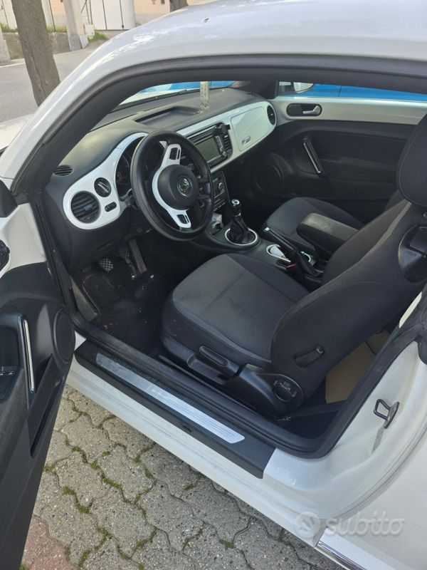 Usata VW Beetle 105 CV (77 kW) 2014 Bianco Utilitaria