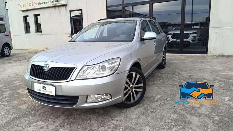 Argento Usata 2013 Skoda Octavia Comfort Station wagon | 4900 € (Ottimo prezzo) - Immagine 1/4