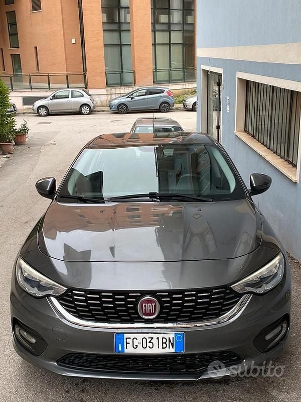 Occasion Fiat Tipo Opening Edition 129 ch (94 kW) 2016 Gris Berline