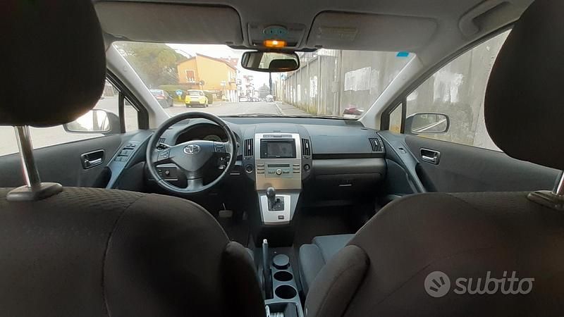 Usata Toyota Corolla Verso 129 CV (94 kW) 2005 Blu/azzurro Monovolume