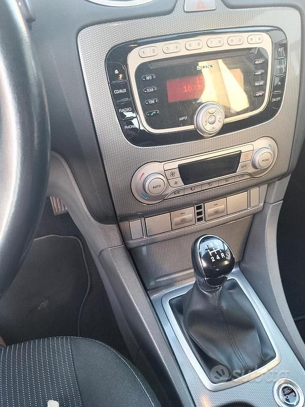 Usata Ford Focus 90 CV (66 kW) 2011 Marrone Berlina