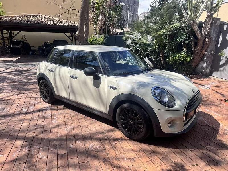 Usata Mini ONE 102 CV (75 kW) 2015 Utilitaria