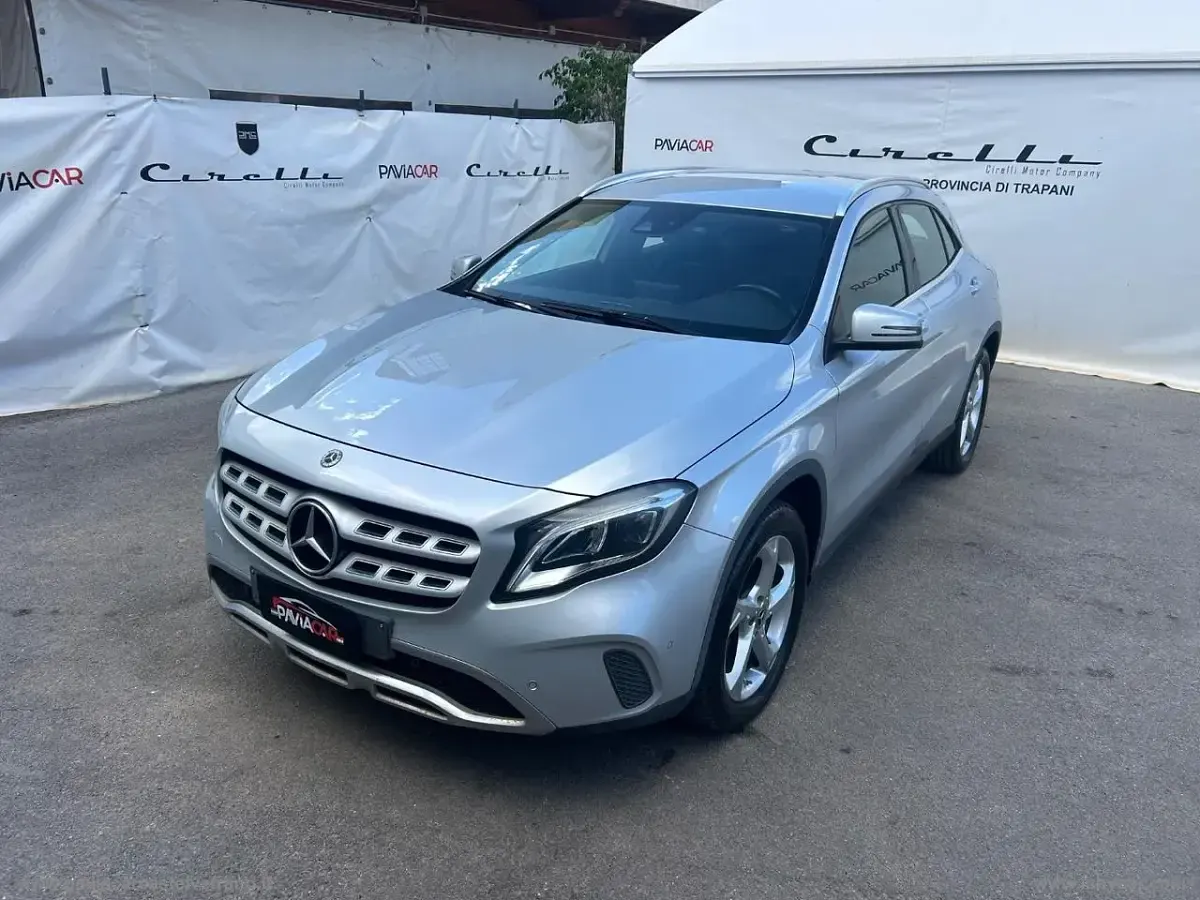 Usata Mercedes GLA220 Premium 176 CV (129 kW) 2018 Grigio SUV