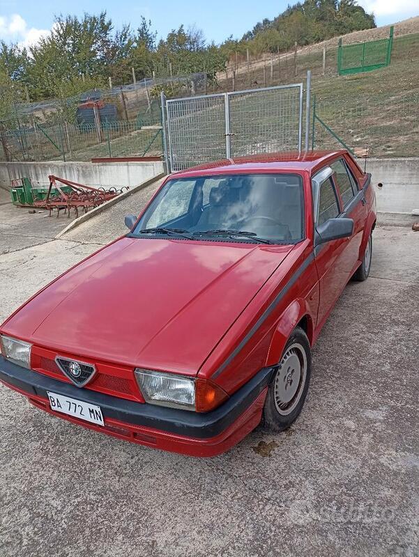 Usato 1988 Alfa Romeo 75 2.0 Benzin 148 CV (13.500 €)