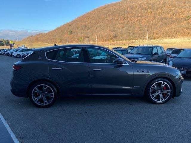 Usata Maserati Levante 350 CV (257 kW) 2021 Grigio scuro SUV