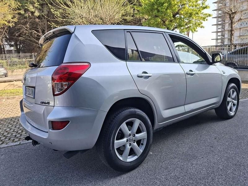 Usata Toyota RAV4 Sol 136 CV (100 kW) 2009 Argento SUV
